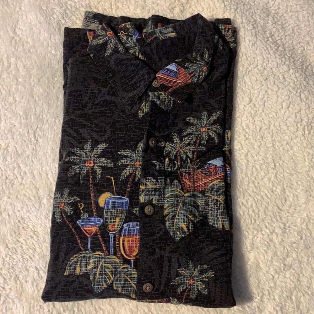 Button-Up Shirt (Medium)